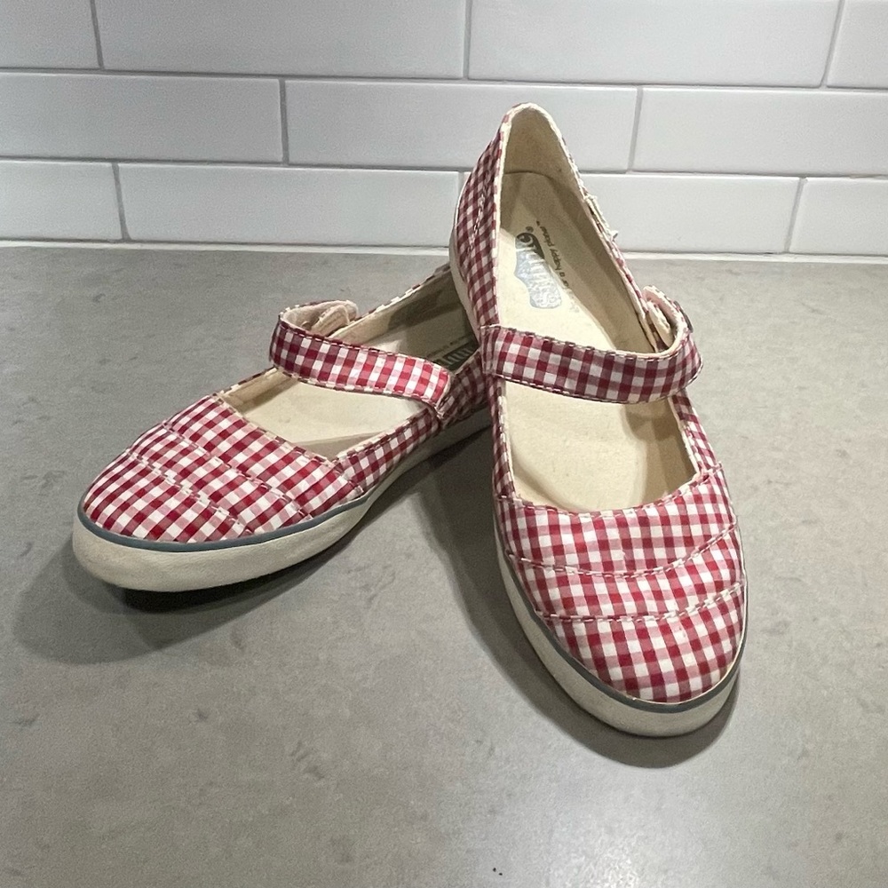 Simple Shoes silk Mary Jane style sneakers—excellent condition
